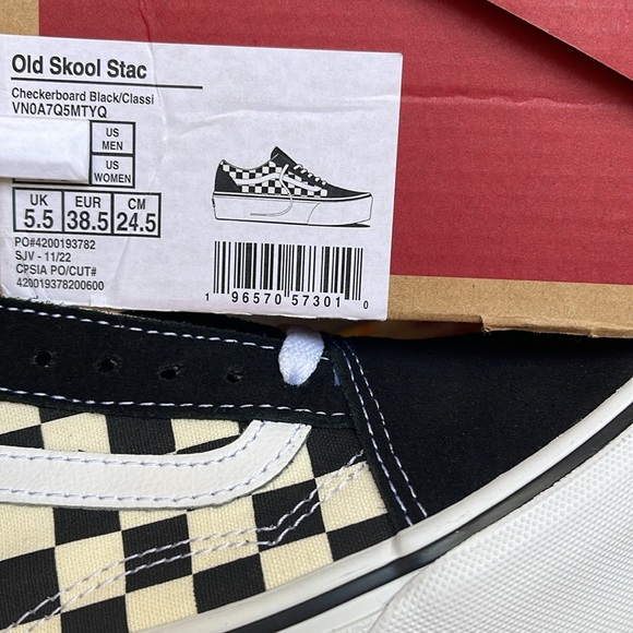 Vans Men’s Old Skool Stacked
Checkerboard Black/Classic
VN0A7Q5MTYQ
Platforms - Picture 16 of 16